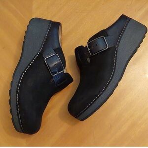 Dansko Clogs. 37